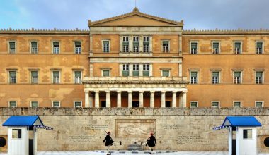 Μία Συνταγματική τρύπα στο νερό